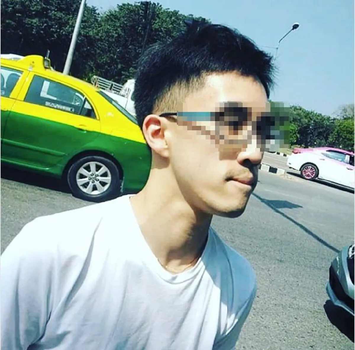 ประธานกลุ่มสหพันธ์ปกป้องสถาบันไทย เข้าแจ้งความกองปราบ เอาผิดหนุ่มแว่นหัวร้อน ดำเนินคดีตามมาตรา 112