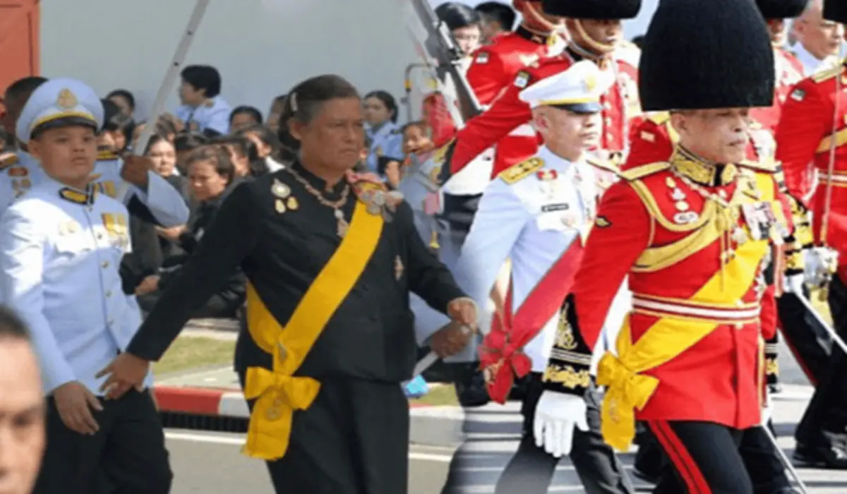 ไขความสงสัย!!! สายสะพายเครื่องราชอิสริยาภรณ์ที่พระบรมวงศานุวงศ์สะพายบ่า แต่ละสีมีความหมายอย่างไร