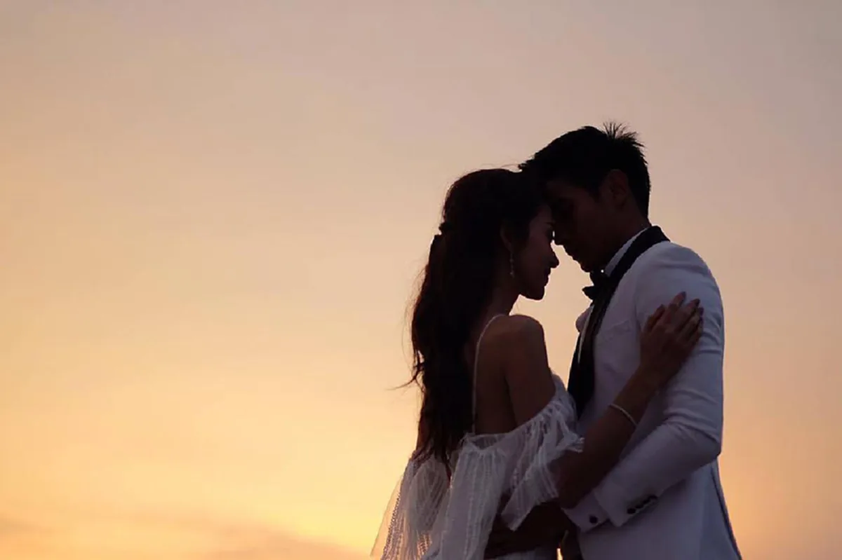 ภาพพรีเวดดิ้ง   \"ยุ้ย - ธันญ์ \" ภูเก็ต พร้อมการ์ดแต่งงานเรียบแต่โก้ คู่ควรรัก 5 ปี