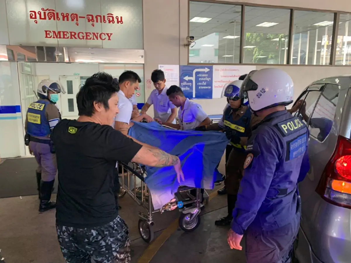 ตร.โครงการพระราชดำริจัดทีมใหญ่พาหญิงท้องแก่ส่งรพ.