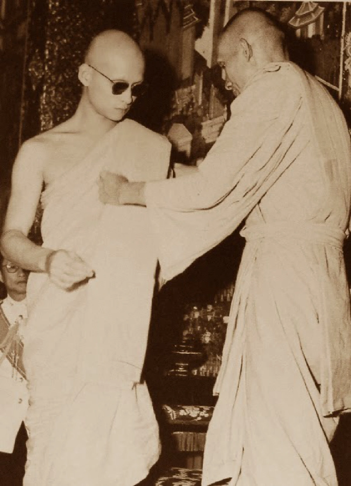 พระผู้เป็นมงคลแห่งแผ่นดิน!! ๒๒ ตุลาคม "ในหลวงรัชกาลที่ ๙" เข้าพระราชพิธีทรงผนวชในพระบวรพุทธศาสนาตามโบราณราชประเพณี #วันนี้ในอดีต (คลิป) !!