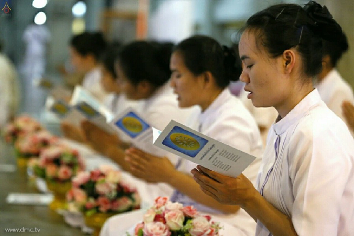 ยกมือท่วมหัว สาธุแรงๆ..!! เผย 10 วิธี สวดมนต์ ที่ทำแล้วชีวิตดี และสัมฤทธิ์ผลสูงสุด! (รายละเอียด)