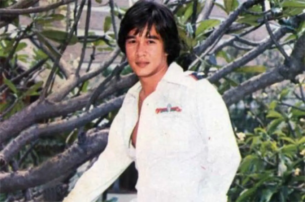 คนทั้งประเทศไม่เคยเห็น!! เผยโฉมหน้า "อดีตนักแสดงหนุ่ม" หล่อ แซ่บ ทำเอาสาวๆกรี๊ดคอแตก ที่แท้คือดาราชื่อดังระดับประเทศ!! (ชมภาพ)