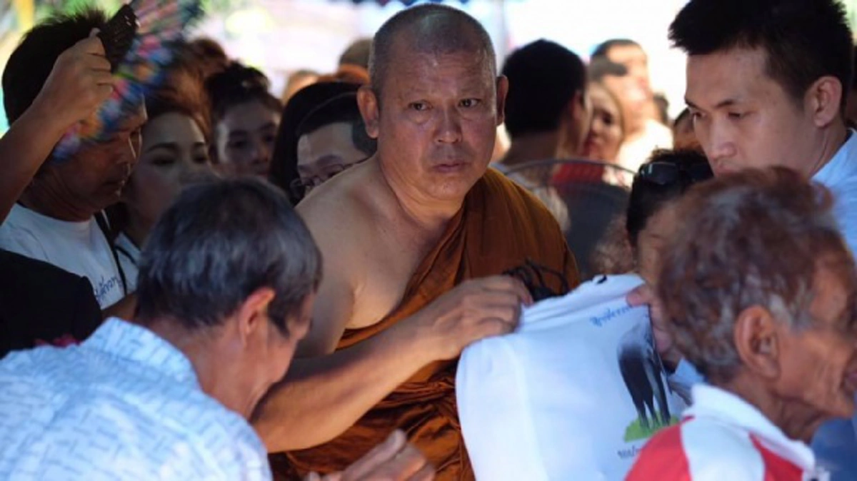 ฮือฮา!!! "หลวงพ่อปรีชา" เจ้าอาวาสวัดดังหัวหินประกาศสึกฟ้าผ่า! พบข้อความส่วนหนึ่งบ่นน้อยใจ "นางงาม" เวทีดังไม่รักษาสัจจะ!!?