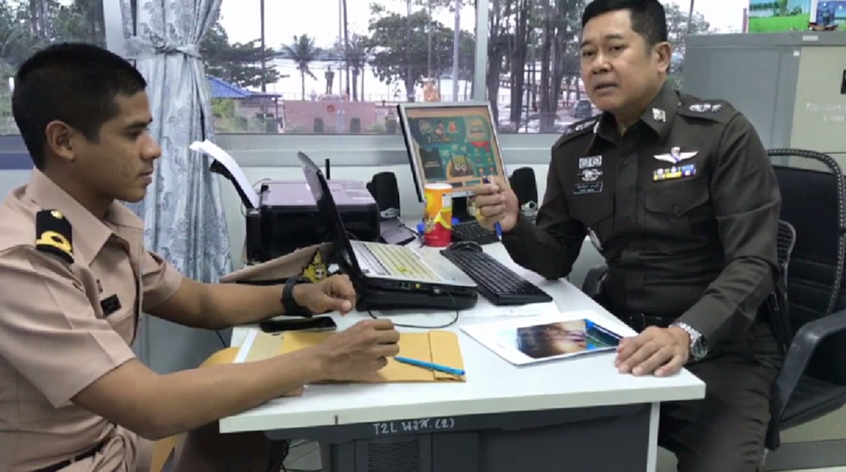 เอาอีกแล้ว!!! พล.ร.ต. พาลูกชายเข้าแจ้งความ โดนครูฝึก Recon ใช้หางกระเบนเฆี่ยน เตะซี่โครงหัก แถมยังใช้ด้ามปืน M16 ตีศีรษะ