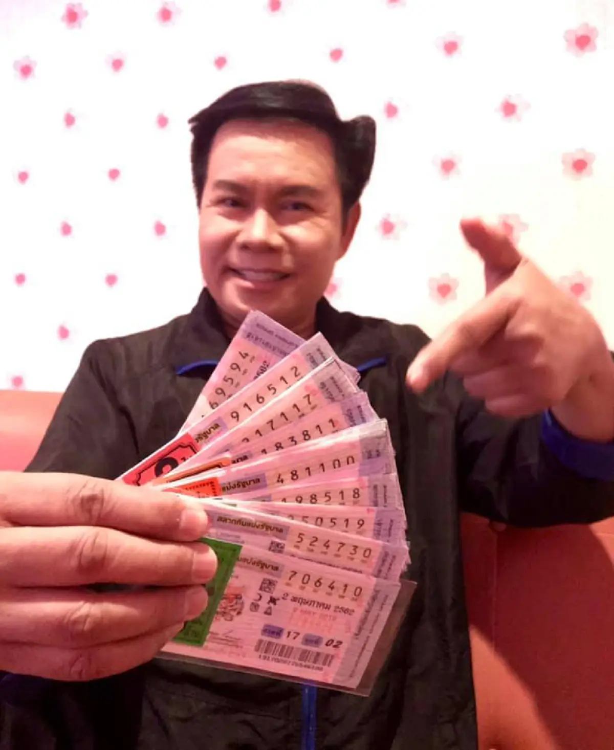มนต์สิทธิ์ คำสร้อย แจกเลขเด็ด งวด 2 พ.ค.62