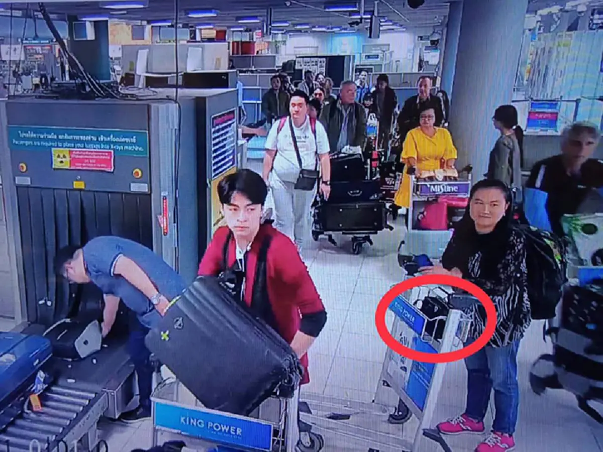 สาวมหาสารคามทำกระเป๋าใส่เงิน 5 แสนหาย เจ้าหน้าที่สุวรรณภูมิติดตามจนได้คืน