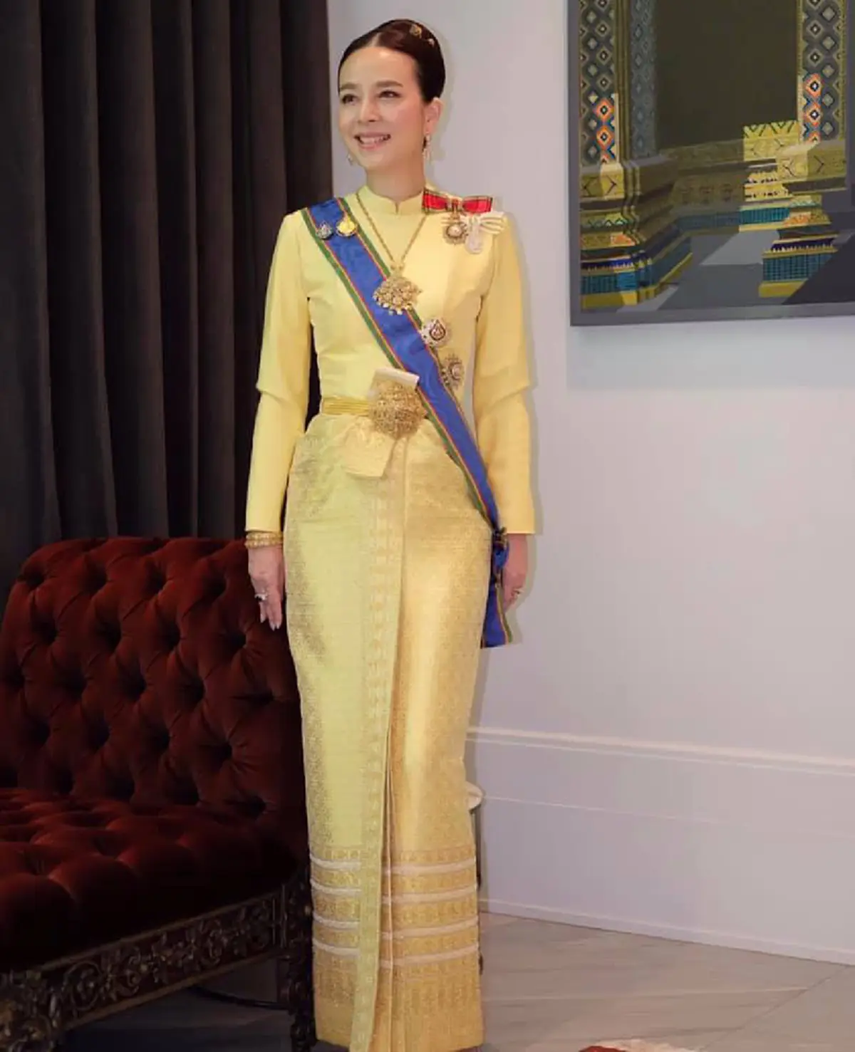 มาดามแป้ง สวมชุดไทยจิตรลดาสีเหลืองทองงามอร่าม ออร่าผุดผ่อง ร่วมพระราชพิธีบรมราชาภิเษก (ภาพ)