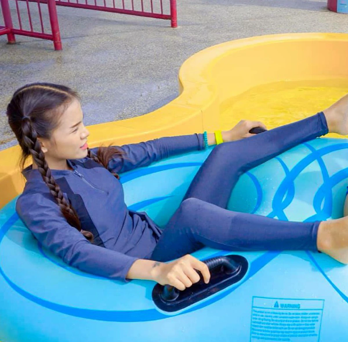 อาม ชุติมา เที่ยวสวนน้ำกับครอบครัว