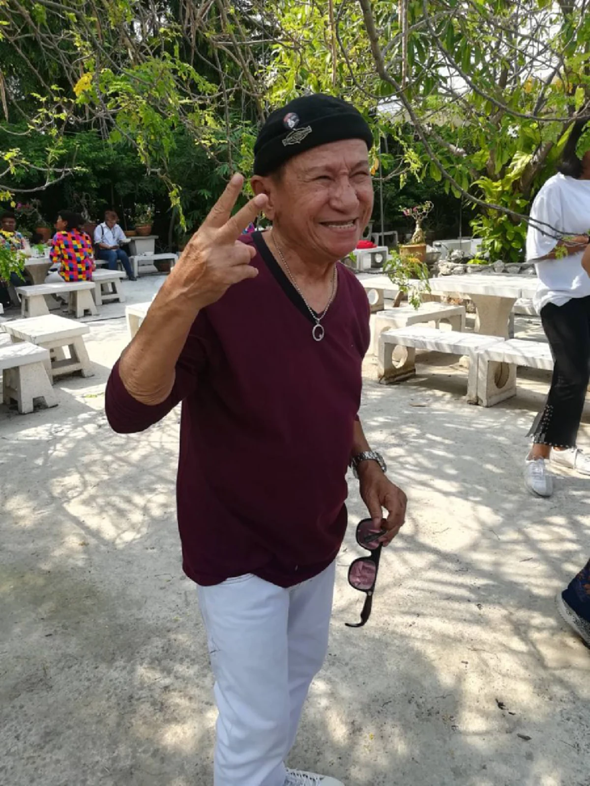 ย้อนภาพสุดอบอุ่น วันเกิด พ่อดม ชวนชื่น เพิ่งผ่านไป ลูก-เมียหอบเค้กเซอร์ไพรส์เต็มไปด้วยความสุข