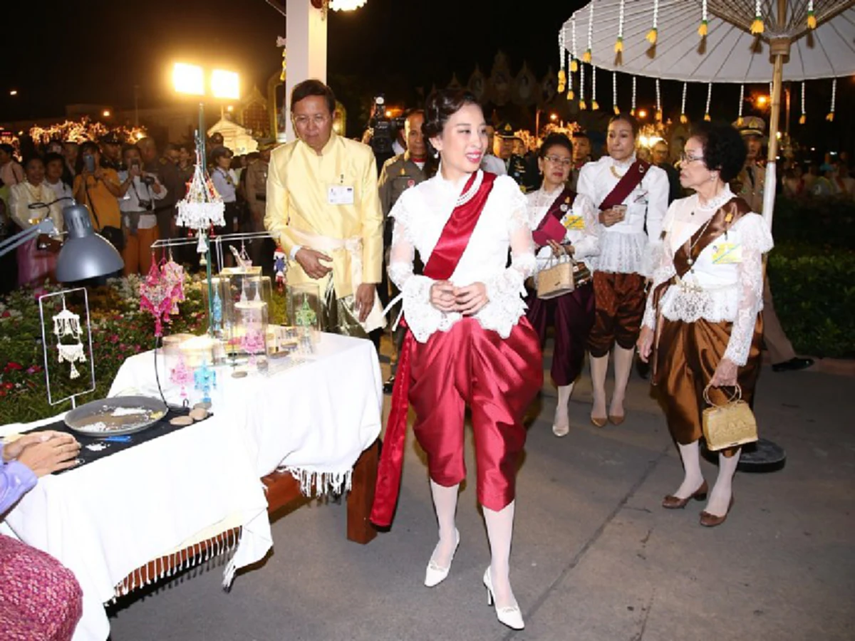 พระสิริโฉมงดงาม!! "พระองค์ภา" ทรงฉลองพระองค์ชุดไทยย้อนยุค เสด็จงานอุ่นไอรักคลายความหนาว