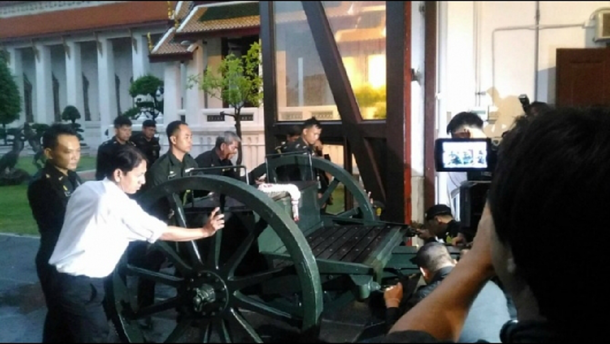 ส่งมอบแล้ว...ราชรถของ"ในหลวง ร.๙" ...กรมสรรพาวุธทหารบก อัญเชิญราชรถปืนใหญ่ มาที่โรงราชรถพิพิธภัณฑ์สถานแห่งชาติ พระนคร