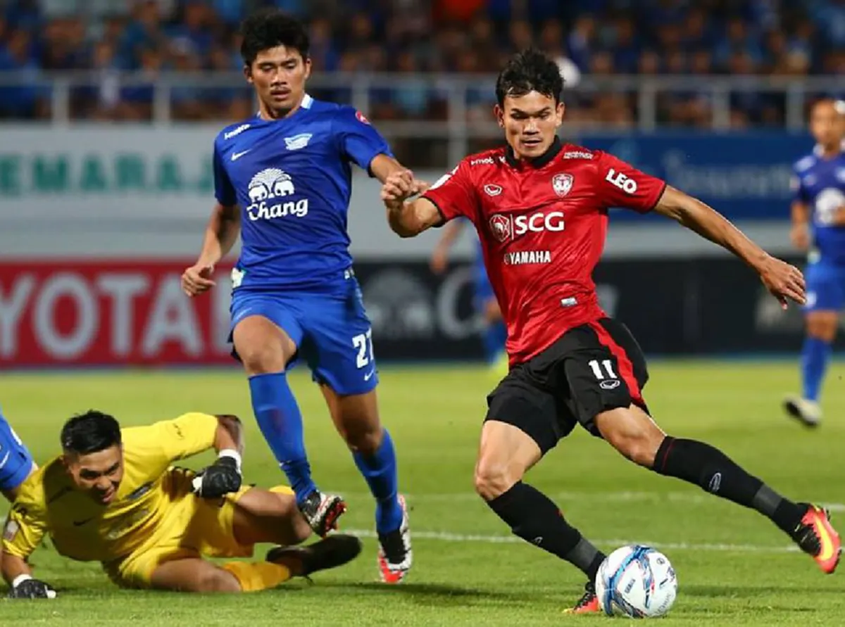 หลีกทาง "Guns N Roses" !! "ไทยลีก" ไฟเขียวสลับคิวซูเปอร์บิ๊กเเมตช์ "กิเลนผยอง" บุกถิ่น "ฉลามชล" (รายละเอียด)