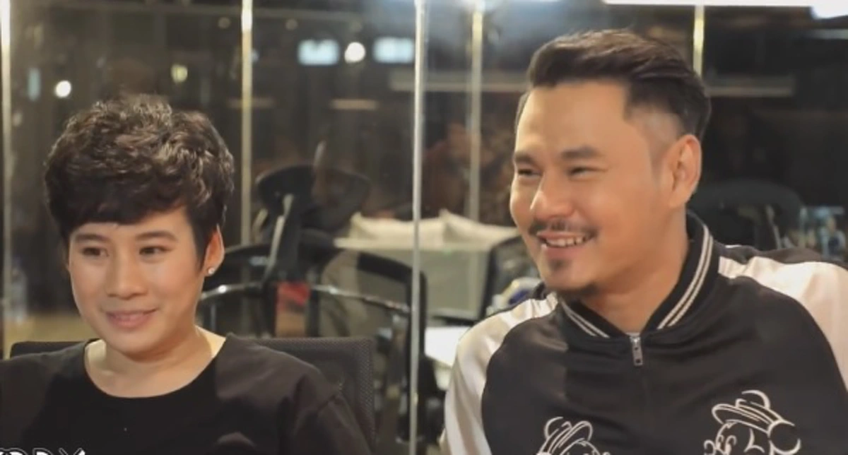 เคลียร์ชัดไปเลย!!!  เวฟ สาริน- บุ้ง ทายาทตึกใบหยก ควงคู่เปิดใจก่อนเเต่งงาน ตอบกระเเสข่าวเม้าท์ฝ่ายชายตกถังข้าวสาร พร้อมเผยเรื่องสินสอด!??