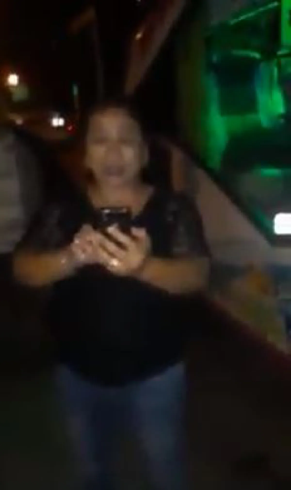 อับอายขายขี้หน้า !!! รถบัสกระบี่-กทม. ยิงยาว8ชม.ไม่แวะพัก นักท่องเที่ยวโอดหนักสุดทรมานไร้น้ำไร้อาหาร...หายนะชัดๆ ! (มีคลิป)