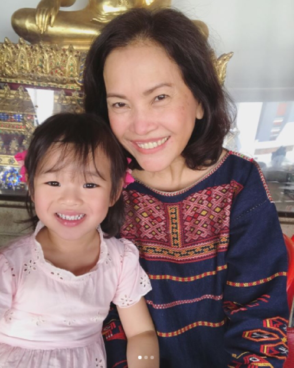 สวยทั้งคุณแม่คุณลูก!! "แอฟ" พา "น้องปีใหม่" ทำบุญเลี้ยงพระ ในวันเกิดครบ 3 ขวบ พร้อมขอบคุณทุกคำอวยพรของทุกท่าน #น่าเอ็นดู