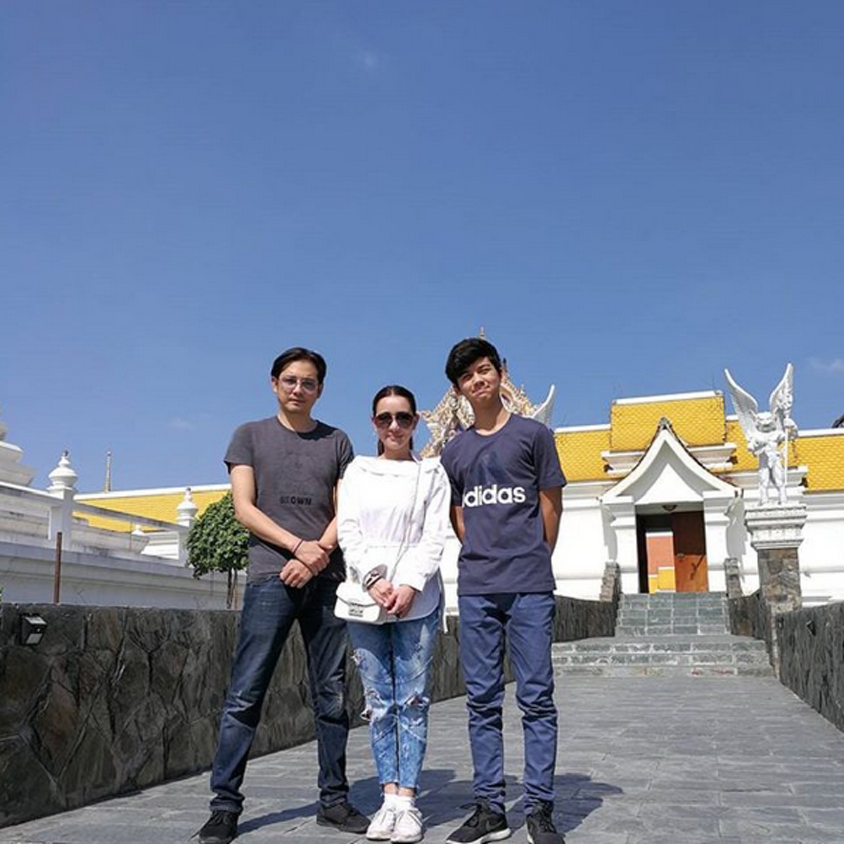 อิ่มทั้งบุญ...อิ่มทั้งใจ!! คู่รักสุดหวาน "ศรราม - นิโคล" พร้อมด้วย "น้องทิกเกอร์" ทำบุญไหว้พระขอพร ขึ้นปีใหม่ 2561 #งานครอบครัวสุดๆ