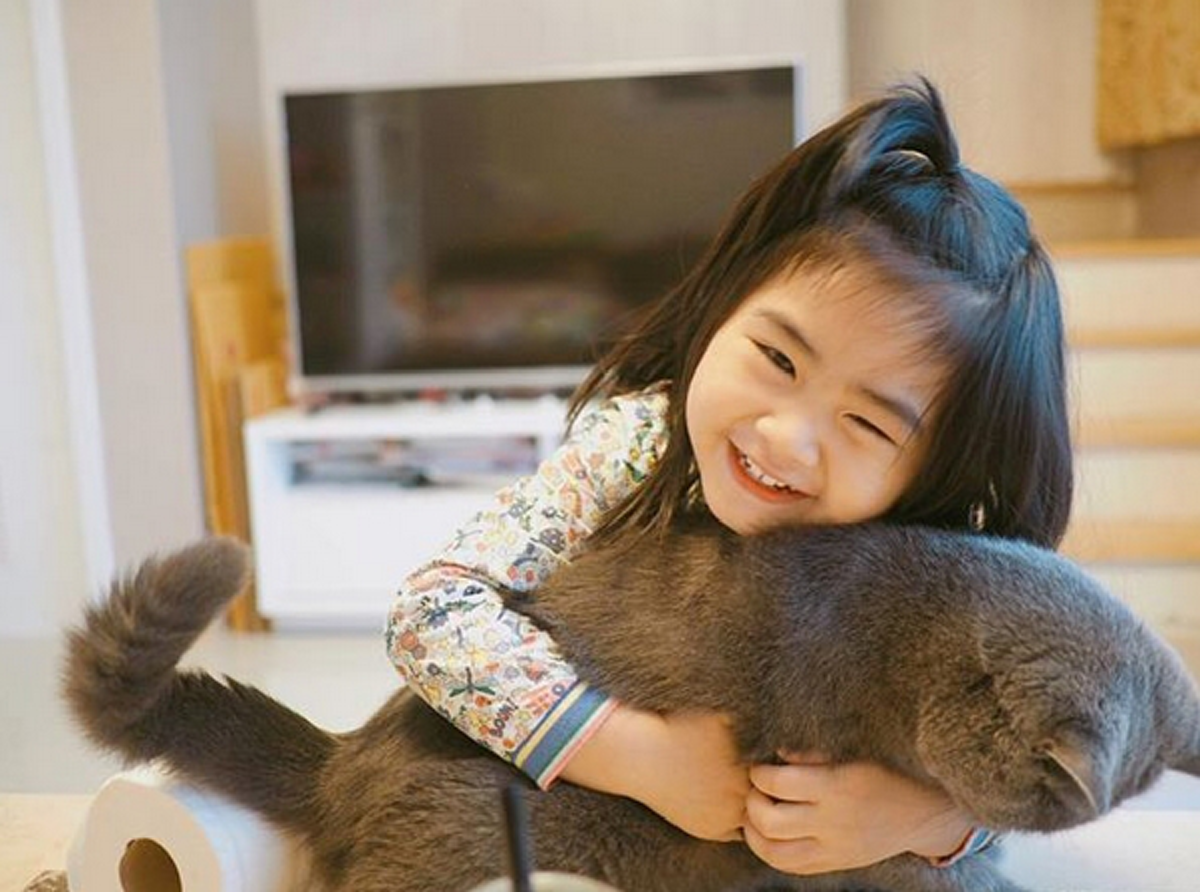 ความน่ารักไม่มีที่สิ้นสุด!! ความฮาบังเกิดเมื่อ "พ่อกอล์ฟ - แม่เบลล์" ให้ "น้องชูใจ" สวัสดีปีใหม่คุณย่า #น่าเอ็นดูเบอร์แรง