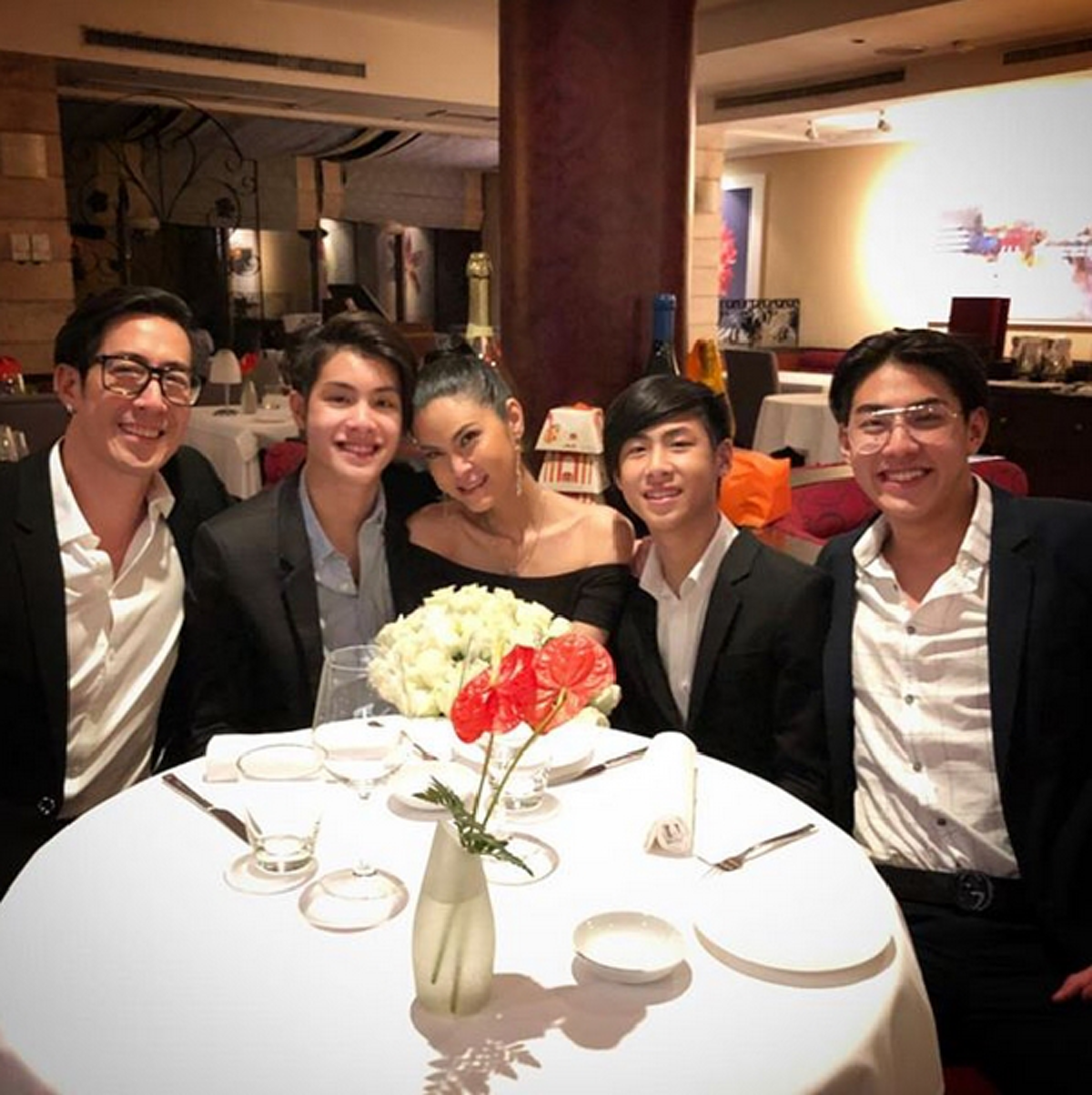 แฮปปี้สุดๆ!! งานฉลองวันเกิด "ปิ่น เก็จมณี" วัย 44 ปี "เจ เจตริน"ยังคอนเซ็ปต์เดิมเพิ่มเติมคือ#สายเปย์ ด้านลูกชายไม่น้อยหน้ามอบของขวัญเอาใจแม่