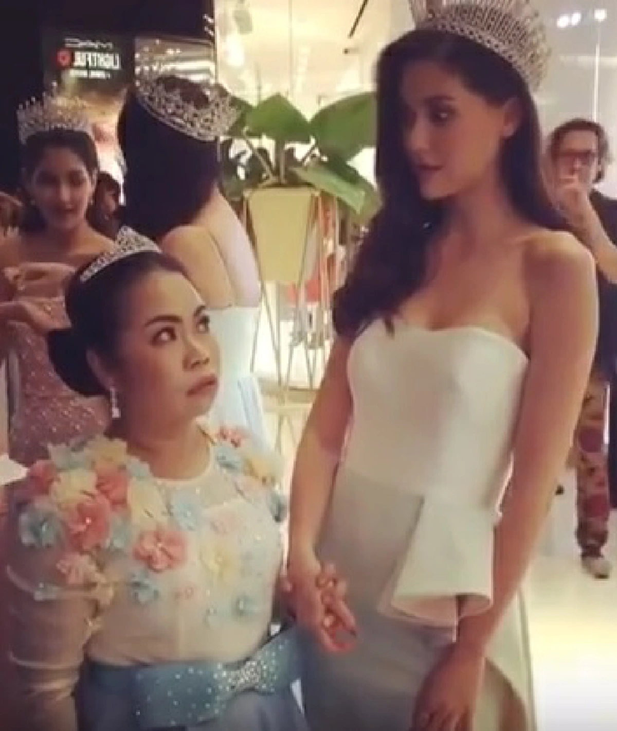 จะเกิดอะไรขึ้น !! เมื่อ \"ตุ๊กกี้ สุดารัตน์\" โคจรมาเจอ \"มารีญา\" และนี่คือปฏิกิริยาของทั้งคู่ !! (คลิป)