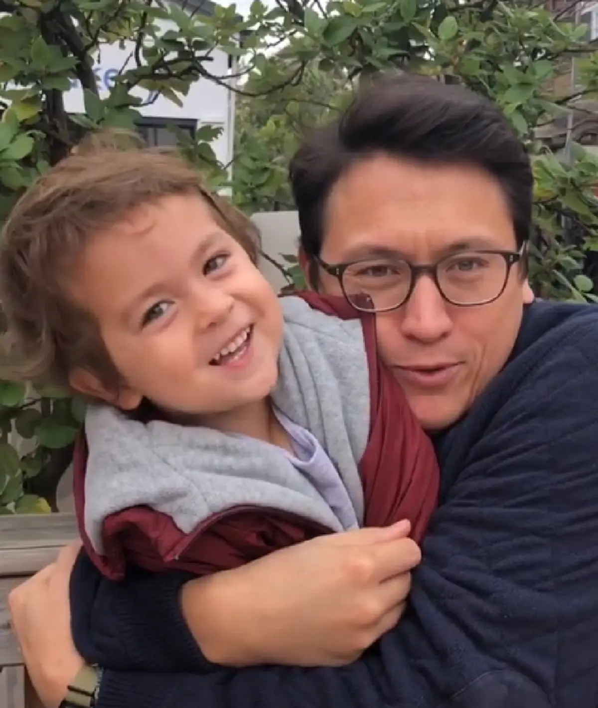 ฟังกันชัดๆ เมื่อสามีของ "พอลล่า" โชว์พูดภาษาไทยจัดเต็ม ไม่มีเขินกล้อง แถมตอนจบยิ่งน่ารักมาก