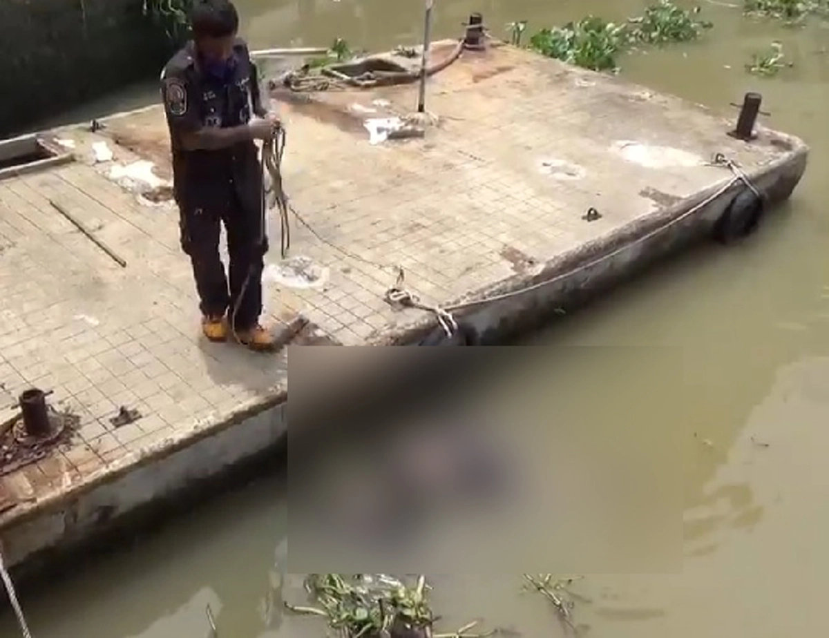 หนุ่มใหญ่เป็นศพลอยน้ำมาติดกองสวะข้างโป๊ะเรือ สน.บางคอแหลม