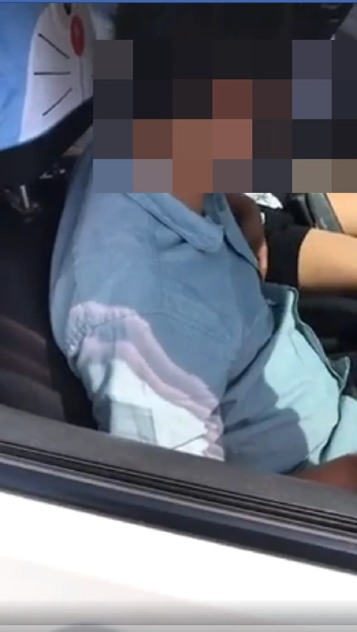 ระทึก! เก๋งจอดแช่ข้างทาง กู้ภัยเจอ 3 พ่อแม่ลูก นอนหมดสติคารถ แม่อาการหนักน้ำลายฟูมปาก