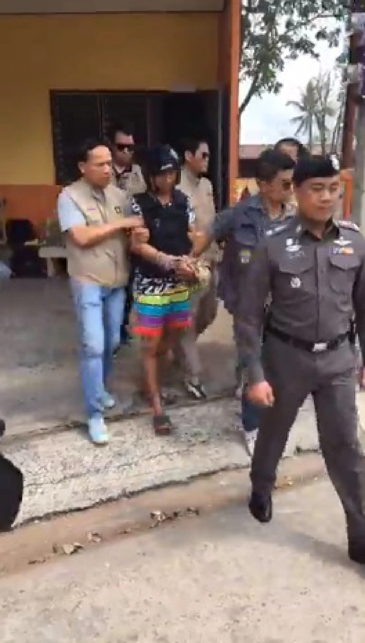 ฟังแล้วสุดทน เปิดเสียงสารภาพ !! “น๊อต” เล่านาทีฆ่า “น้องรัน” เผยฆ่าผู้ตายในห้อง ก่อนเผาแล้วฝังดิน รู้จักกันแค่ 1 วัน ใช้มีดแทงกว่า 10 ครั้ง