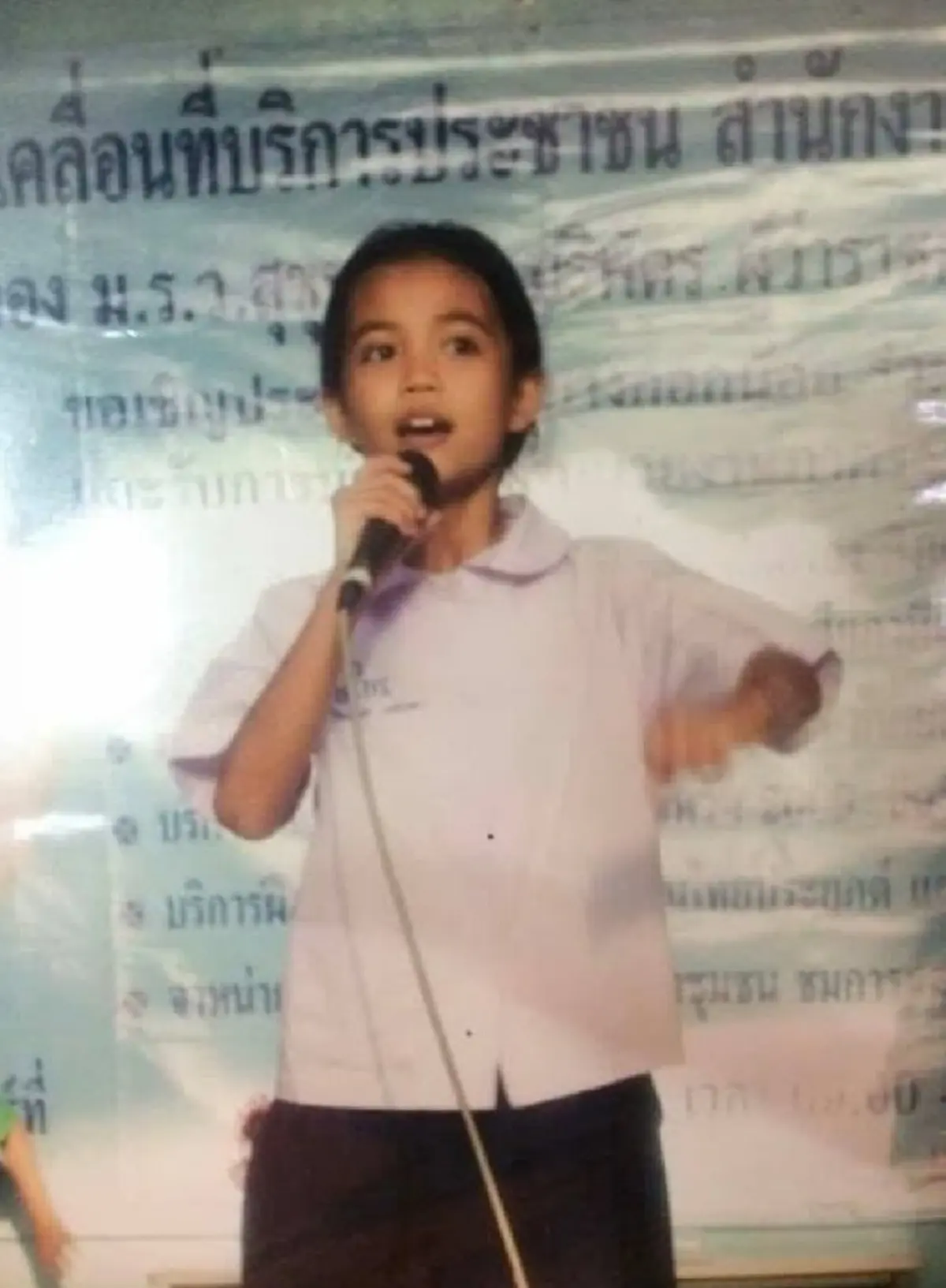 ขยี้เบ้าตาแทบขาด!!! สะเทือนวงการ นี่คือภาพ " ลำไย ไหทองคำ " ก่อนเข้าวงการ ที่น้อยคนในประเทศเคยเห็น บอกเลย"มาโคตรไกล"!!!