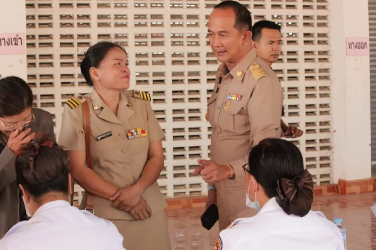 ปลัดจ.ขอนแก่น สั่งปิดหอประชุม ตรวจฉี่ข้าราชการ 300 คน เจอผู้ใหญ่บ้าน ฉี่ม่วงหลายราย!
