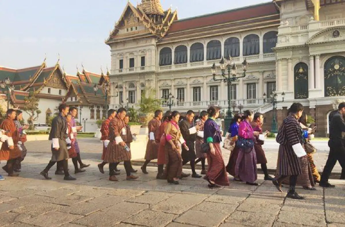 ระหว่างอ่านน้ำตาก็ไหล "กนก"ถ่ายทอดวินาที คณะอาจารย์ภูฏาน เข้ากราบสักการะพระบรมศพ ยกย่อง"กษัตริย์จิกมี"เปลี่ยนความอาลัย นำไปพัฒนาบ้านเมือง...