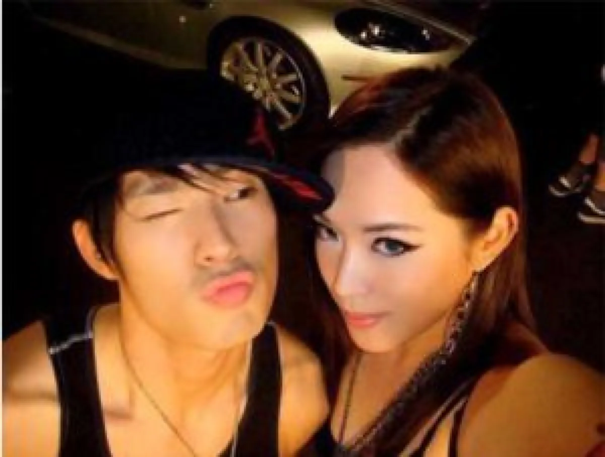 ปิดฉากรักหลังแต่งงานมา 5 ปี !! "อู๋เจี้ยนหาว"นักแสดงชายชื่อดัง ยื่นใบหย่า "อริสซาเหยา"ภรรยาสาวไฮโซหมื่นล้าน !!