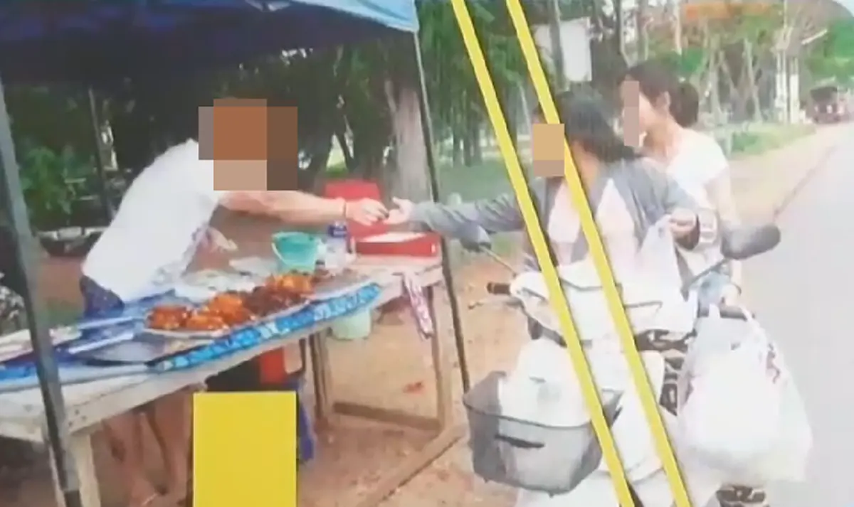 หนุ่มฝรั่ง ช่วยแฟนสาวขายไก่ ล่าสุดโดนจับแล้ว หลังจากที่หนีคดีมา