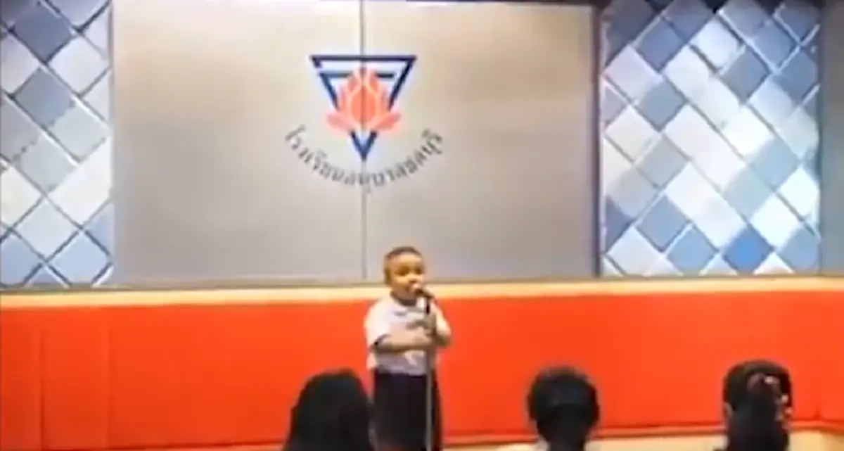 พ่อแม่หนูช่างโชคดีเหลือเกิน..! ความในใจของเด็กอนุบาลที่มีต่อคุณแม่"ถึงจะพูดไม่ค่อยชัด แต่ชัดทุกอณูความรู้สึก"ทำเอาน้ำตาไหลทั้งโรงเรียน!!!