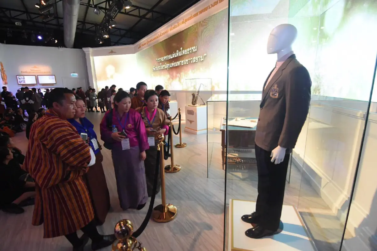 ระหว่างอ่านน้ำตาก็ไหล "กนก"ถ่ายทอดวินาที คณะอาจารย์ภูฏาน เข้ากราบสักการะพระบรมศพ ยกย่อง"กษัตริย์จิกมี"เปลี่ยนความอาลัย นำไปพัฒนาบ้านเมือง...