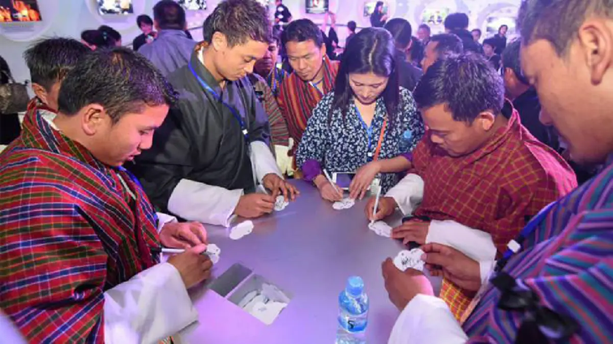 ระหว่างอ่านน้ำตาก็ไหล "กนก"ถ่ายทอดวินาที คณะอาจารย์ภูฏาน เข้ากราบสักการะพระบรมศพ ยกย่อง"กษัตริย์จิกมี"เปลี่ยนความอาลัย นำไปพัฒนาบ้านเมือง...