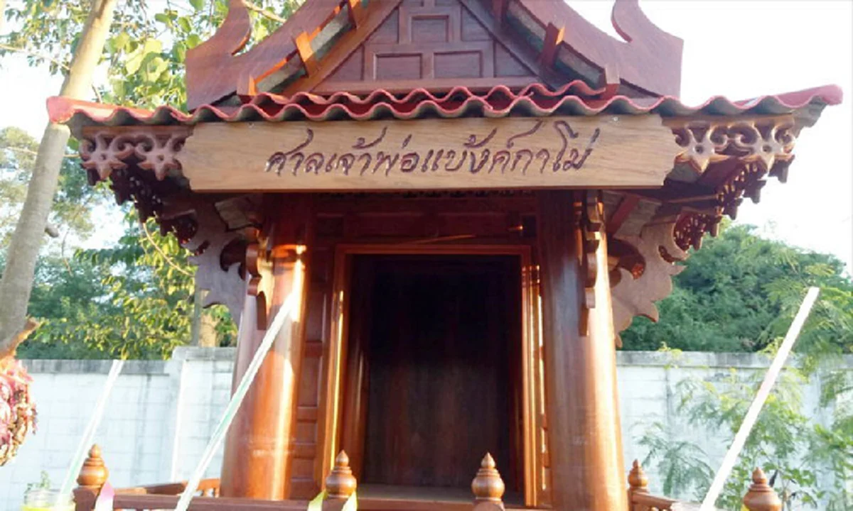 คอหวยงง! ศาล"เจ้าพ่อกาโม่"ที่เคยให้หวยถูกมาแล้วนักต่อนัก อยู่ดีๆหายไปทั้งศาล ไร้ร่องรอย!