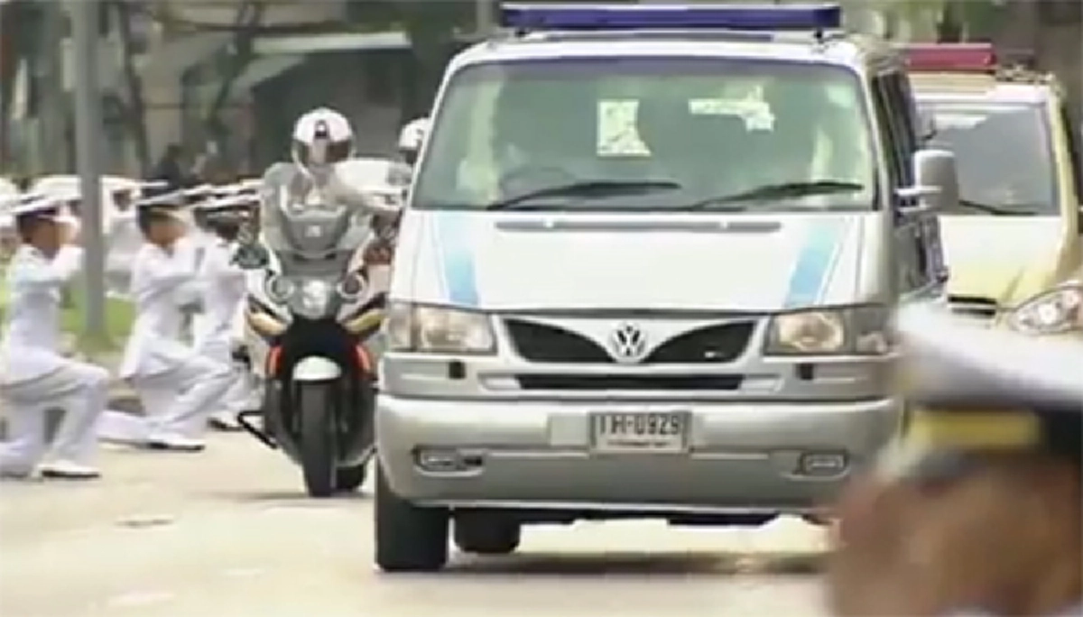 ดังคำสอนของพ่อ “1ด-0929” รถยนต์พระที่นั่งคันโปรดและคันสุดท้ายของในหลวงรัชกาลที่๙ รถพระที่นั่งที่"แสนสมถะ"...พระองค์ทรงสอนตราบจนถึงวันสุดท้าย