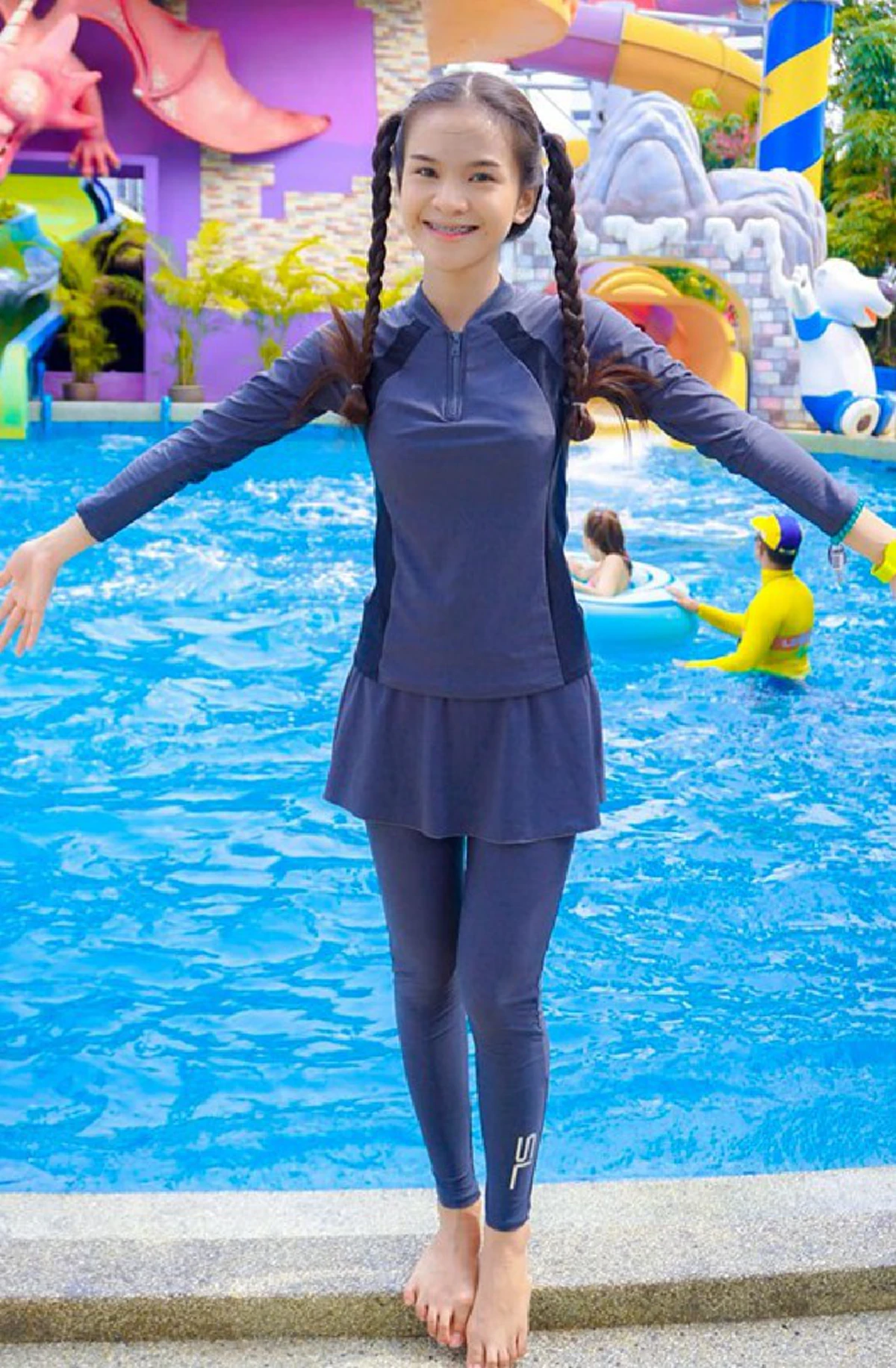 อาม ชุติมา เที่ยวสวนน้ำกับครอบครัว