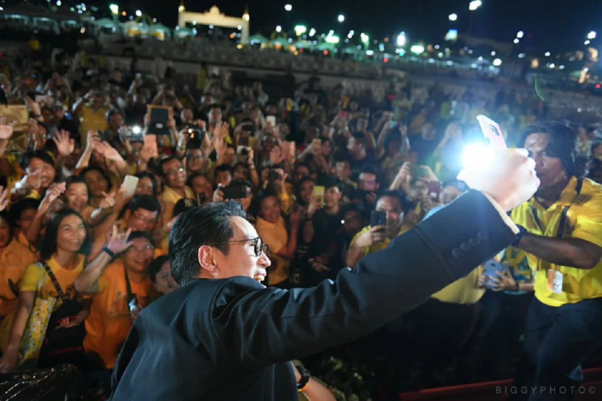 ช่างภาพเล่าโมเม้นต์ซึ้ง ถึงพี่เบิร์ด ธงไชย ร่วมแสดงมหรสพสมโภช