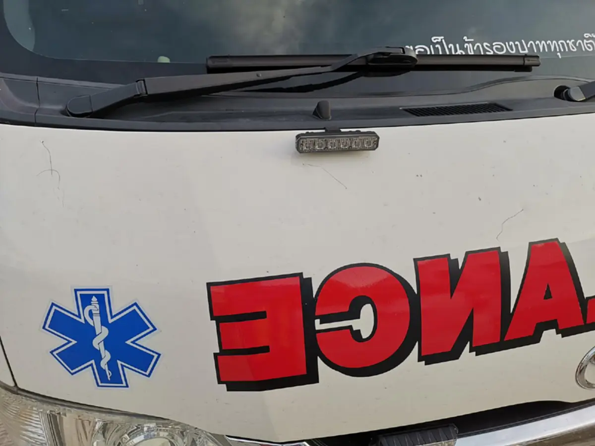ล่าตัว 2 วัยรุ่นหัวร้อน ทุบรถพยาบาล​อาสาสมัคร​(คลิป)