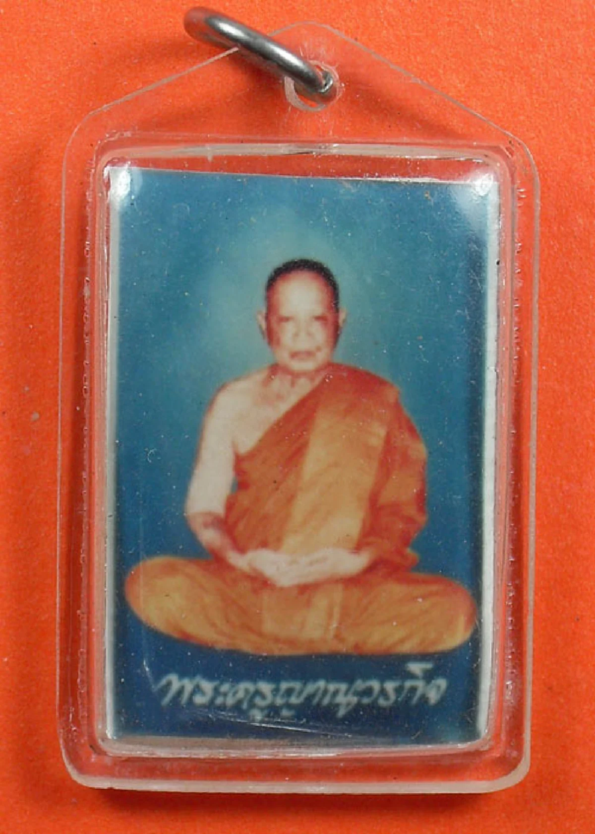 เหรียญหยุดมัจจุราช.." หลวงพ่อกล้วย วัดหมูดุด " เจ้าของรีสอร์ทดักจับโจรลั่นไกสองครั้ง ดังแชะๆ ยามแอบไปปลดสร้อยออกนัดเดียวคาที่.