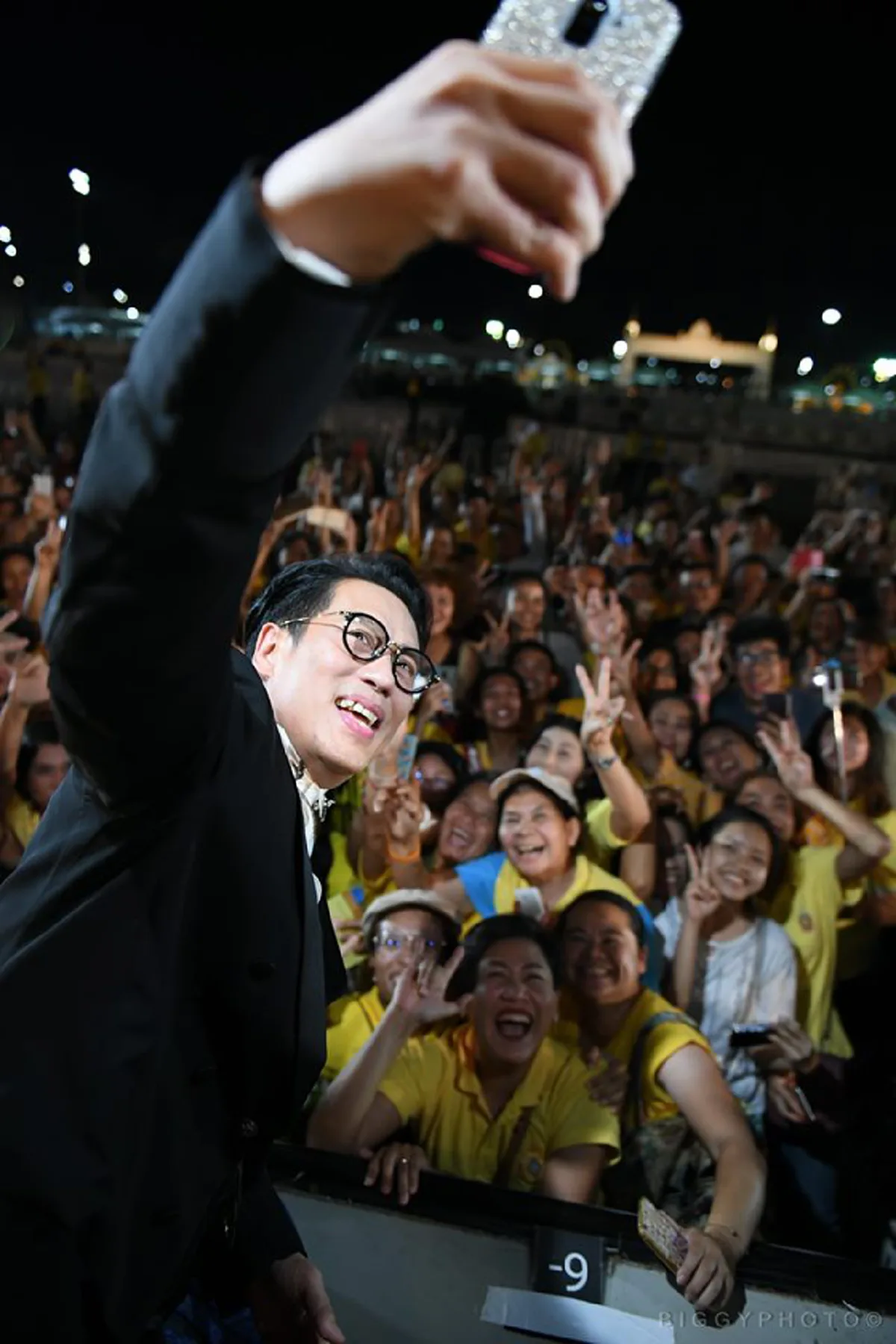 ช่างภาพเล่าโมเม้นต์ซึ้ง ถึงพี่เบิร์ด ธงไชย ร่วมแสดงมหรสพสมโภช