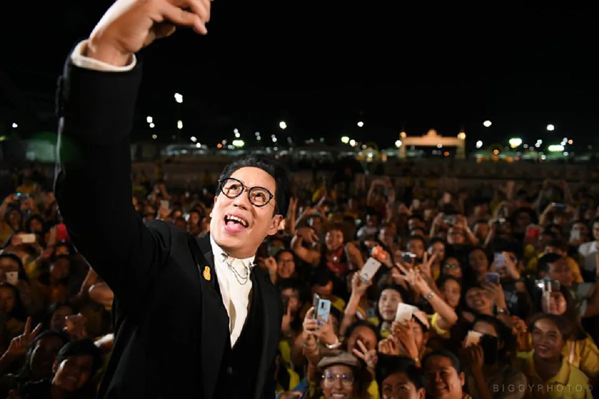 ช่างภาพเล่าโมเม้นต์ซึ้ง ถึงพี่เบิร์ด ธงไชย ร่วมแสดงมหรสพสมโภช