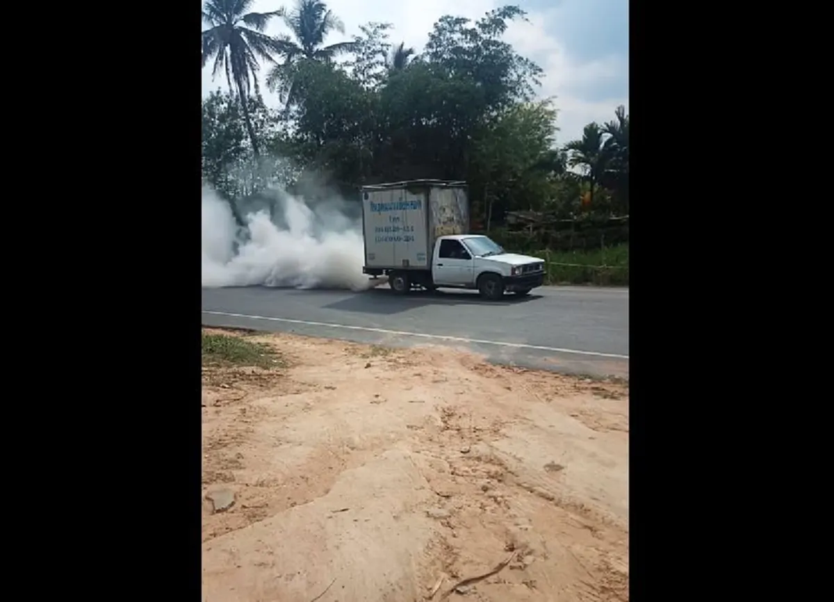 รถส่งน้ำเเข็ง ต้องรีบไปส่งของ อากาศร้อน (คลิป)