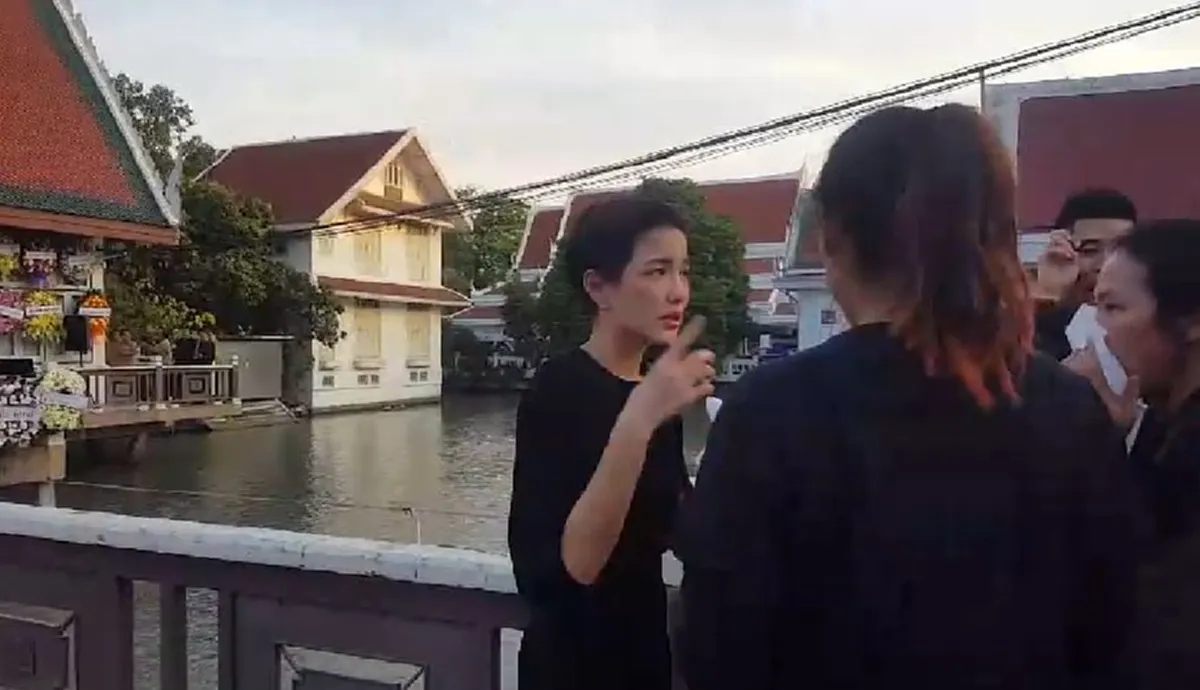 \"อ้อม พิยดา\" ร่ำไห้สูญเสีย \"คุณพ่อเปี๊ยก พิศาล\" ไม่ติดใจการรักษาของ\"เเพทย์\" (คลิป)
