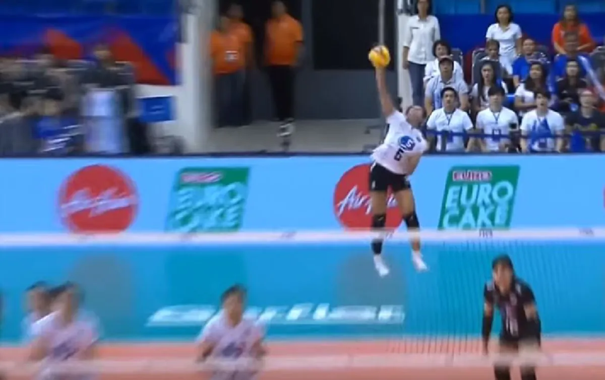 หลบหน่อย.."เเม่อร"มา!! "อรอุมา" จัดหนัก"กระโดดเสิร์ฟ"สุดโหด..ทรงพลังเกือบ100กม./ชม.พุ่งเป็นจรวด!! ทำ"ตบสาวยุ่น" ยืนอึ้งทั้งทีม!! (มีคลิป)