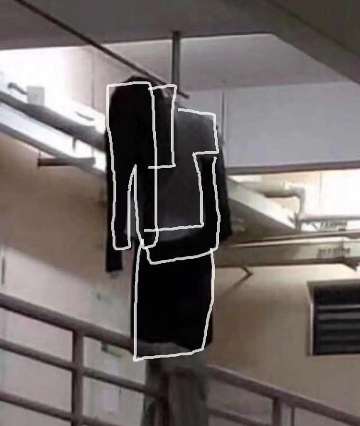 ตากผ้าทีทำหลอนทั้งหอพัก