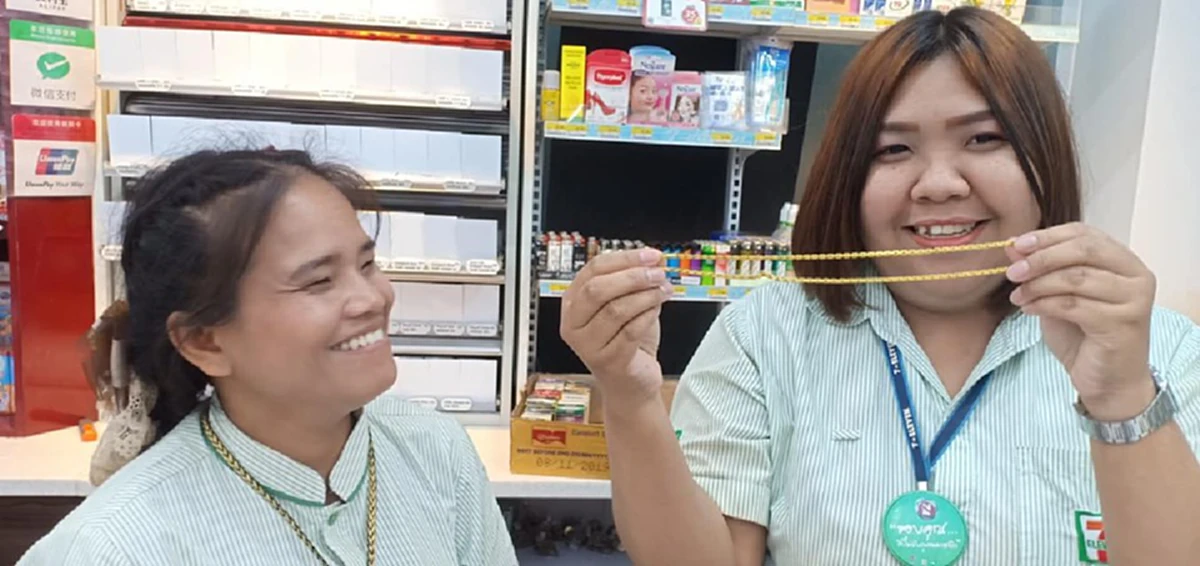 2สาวร้านสะดวกซื้อ เก็บสร้อยทองหนัก 3 บาท ส่งคืนเจ้าของ