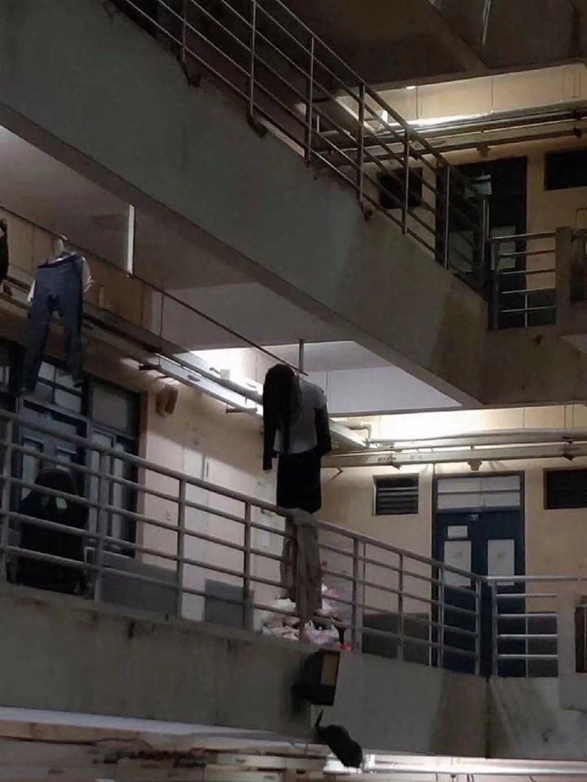 ตากผ้าทีทำหลอนทั้งหอพัก